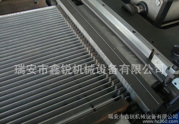 平行流冷凝器、散熱器（水箱）芯體裝配機
