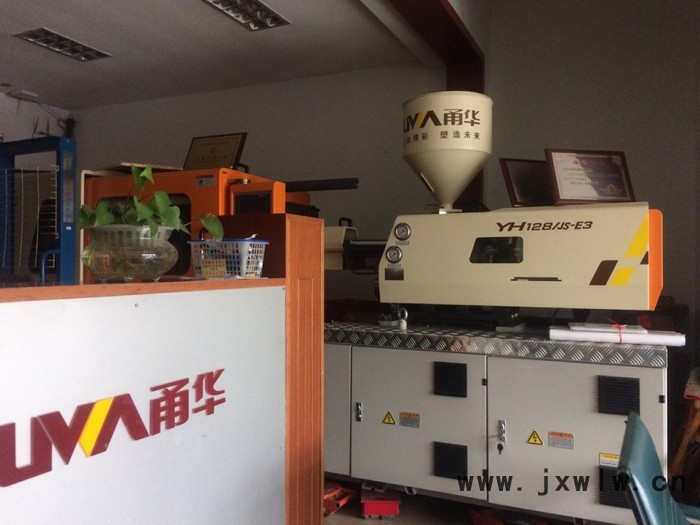 供應(yīng)注塑機(jī)YH98/160克