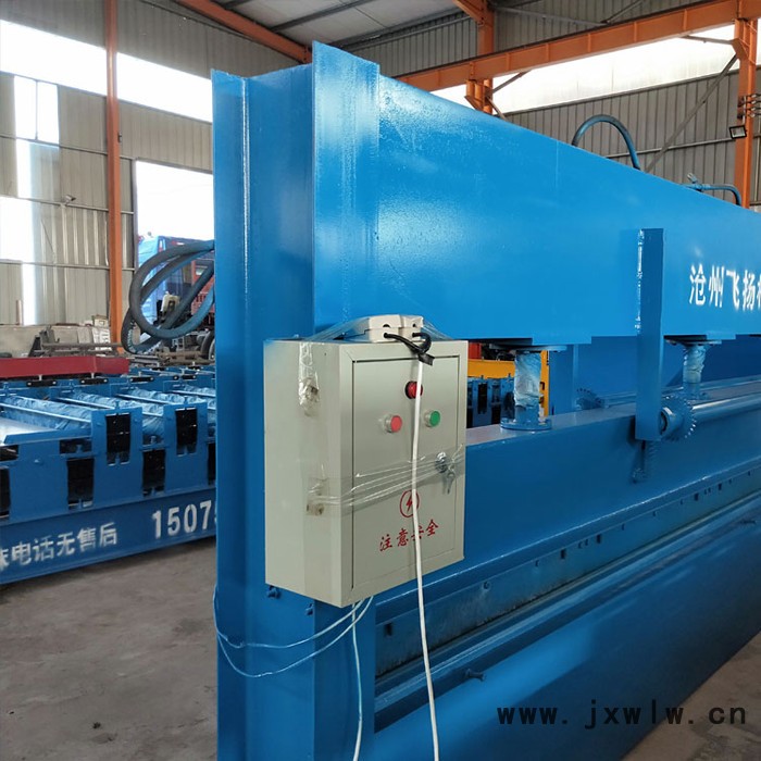 飛揚廠家供應(yīng) 四米折彎機 剪板機 彩鋼做附件用 電動剪板機 六米液壓折彎機廠家