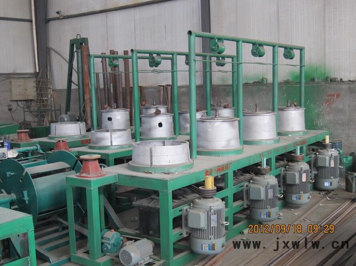 **五連罐拉絲機(jī)滑輪式拔絲機(jī)水箱拉絲機(jī)拔絲粉廠家拉絲機(jī)用途