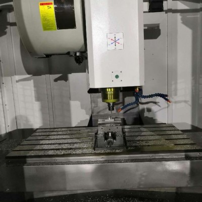 山東馬扎克數(shù)控機(jī)床有限公司VMC1270立式加工中心   重切削數(shù)控加工中心