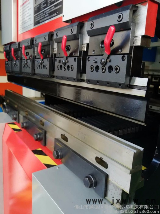 AMADA60T阿瑪達(dá)數(shù)控折彎?rùn)C(jī)數(shù)控折彎?rùn)C(jī)6020阿瑪達(dá)折彎?rùn)C(jī)