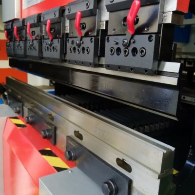 AMADA60T阿瑪達(dá)數(shù)控折彎?rùn)C(jī)數(shù)控折彎?rùn)C(jī)6020阿瑪達(dá)折彎?rùn)C(jī)