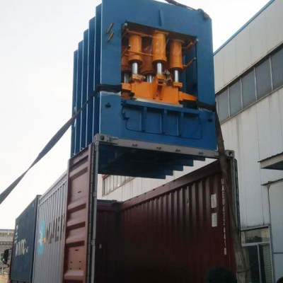 出口哈薩克斯坦鋼板壓花機  LEAD 1.0mm板厚壓花型 2000T手動壓門機