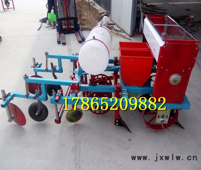 菏澤2行花生播種機(jī)花生種植覆膜噴藥施肥起隆機(jī)玉米覆膜機(jī)