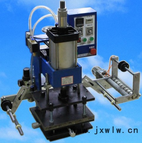 供應(yīng)大面積木制品燙金機(jī) 弘昊鑫科技塑料皮革大面積油壓燙金機(jī)