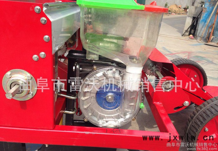 **新款手扶玉米播種機(jī)玉米施肥播種機(jī)玉米精播機(jī)玉米播種覆膜機(jī)
