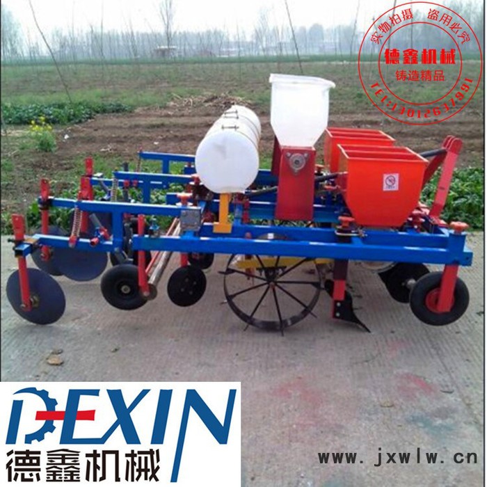 德鑫DX-HSBZ花生覆膜播種機(jī) 廠家供應(yīng)品種齊全覆膜機(jī)四行花生施肥播種打藥機(jī)