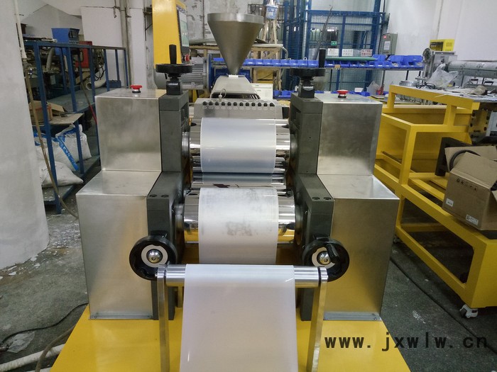 錫華XH-432擠出流延復(fù)合機(jī) TPU高速單螺桿流延膜擠出機(jī)