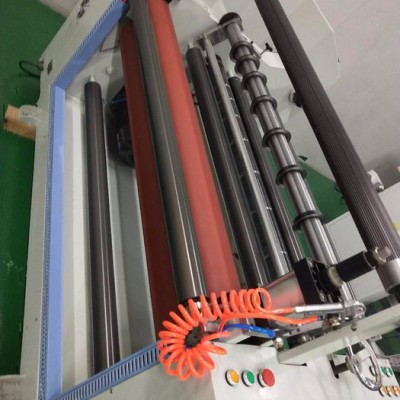 威翔瑞生產(chǎn)收卷分條機、自動分切機、自動開條機