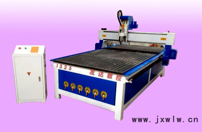 濟(jì)南友達(dá)1325單頭木工雕刻機(jī)  真空吸附 木門 家具雕刻機(jī) **