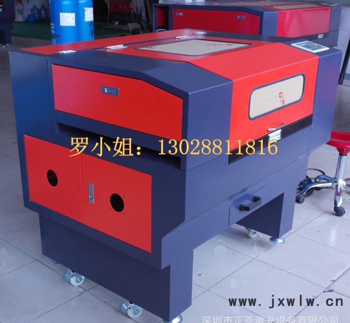 激光切割機(jī)激光廣告雕刻機(jī)激光裁剪機(jī)**商