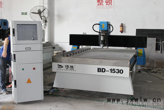 廠家供應(yīng)大型鋁材雕刻機(jī) 廣告雕刻機(jī) 工藝品雕刻機(jī) 石材雕刻機(jī)