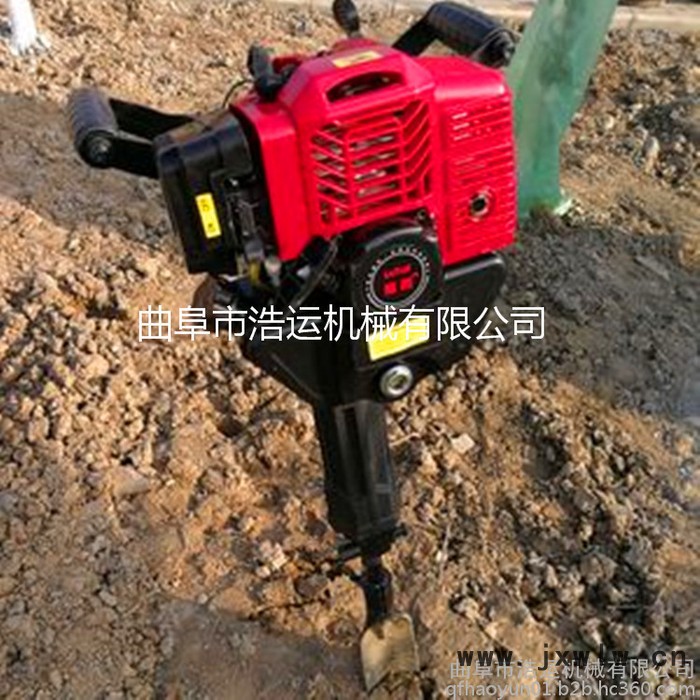 山東曲阜浩運機械工廠直銷人工手提鏟式挖樹機 單缸發(fā)動機配套苗木起樹機移植機