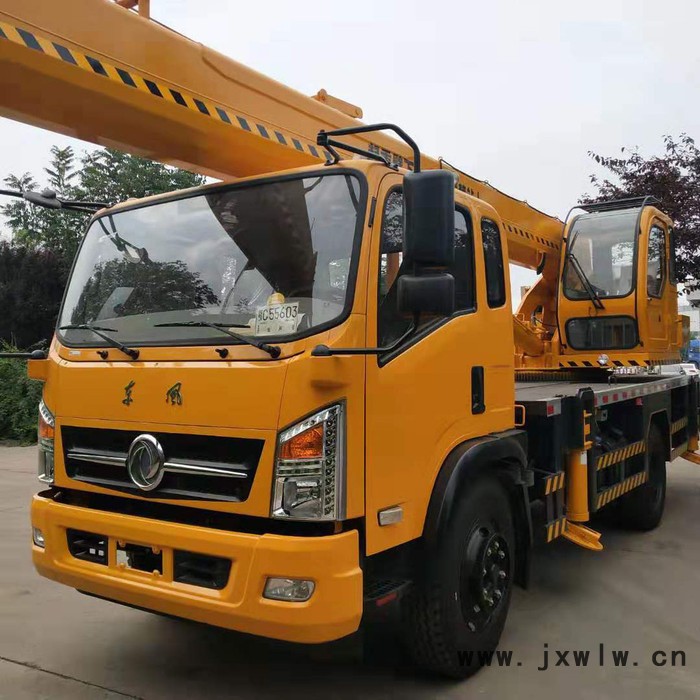 濟(jì)寧東風(fēng)底盤汽車吊 12噸國五東風(fēng)底盤吊車 玉柴發(fā)動機(jī)7.2*5節(jié)臂 內(nèi)走繩