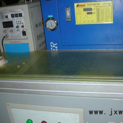 曲軸軸承熱裝機(jī),發(fā)動(dòng)機(jī)箱體曲軸孔加熱輸送機(jī)