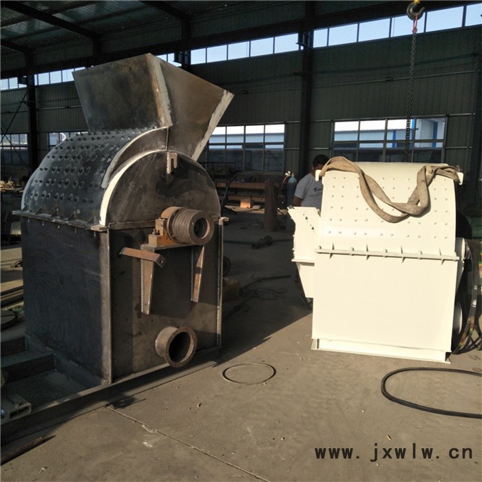 農(nóng)作物飼料粉碎機(jī) 樹枝秸稈粉碎機(jī) 四缸木材粉碎設(shè)備 木材刨花機(jī) 買一送一