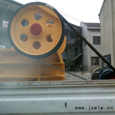 供應(yīng)大型PE顎式破碎機 混凝土破碎制砂粉碎機 多用途石料粉碎設(shè)備