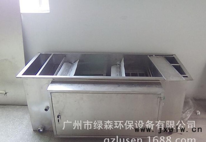 廣東種類**的油水分離器 油水分離設(shè)備 綠森環(huán)保 專業(yè)定做 廠家價格