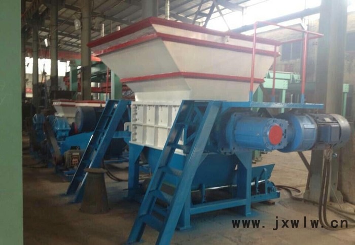 建筑模板撕碎機(jī) 大中小型模板粉碎設(shè)備 托盤竹子撕碎機(jī)有現(xiàn)貨