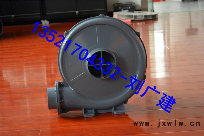 7.5kw中壓離心式鼓風(fēng)機(jī)產(chǎn)品用途：產(chǎn)品廣泛應(yīng)用于電子設(shè)備、UV設(shè)備、干燥設(shè)備、印刷機(jī)械設(shè)備、塑料機(jī)械設(shè)備、包裝機(jī)械