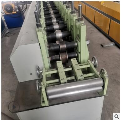 全自動(dòng)C型鋼成型機(jī)自動(dòng)定尺異形設(shè)備CZ冷彎壓型機(jī)液壓剪切C型鋼機(jī)
